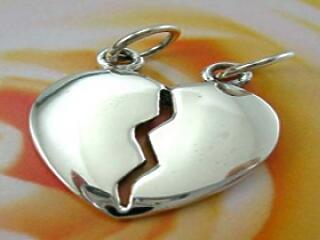 "A könny és a szerelem egyszerre született..."