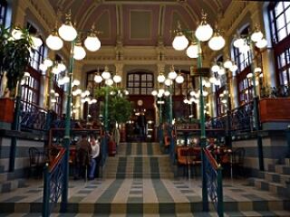 Szépségdíjas Sissi királyné McDonald’s étterme