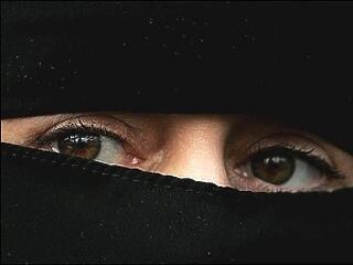 "Hatévesen jegyeztek el, a többi nőt később vette el a férjem"