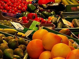 Mást egyenek a tinik, mást az idősek!