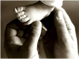 "Ne szorítsd cipőbe a bébi lábát! Veszélyes lehet!'