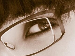 Hogyan sminkeljünk, ha szemüvegesek vagyunk?