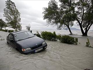 Kilépett a medréből a Balaton - képekkel!