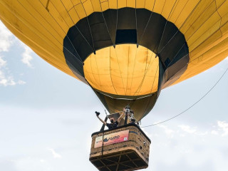 Megérinteni az eget: a hőlégballonos felemelkedés élménye