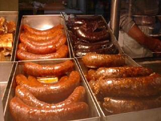 Elképesztő! Emberi vér a hurkában!