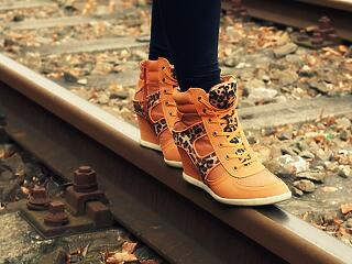 Női utcai cipő a stílusos mindennapokra