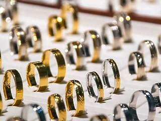 Varázsold csillogóvá az arany gyűrűidet házilag!