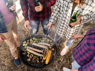 A közös sütögetések titka: miért maradnak emlékezetesek ezek az esték?