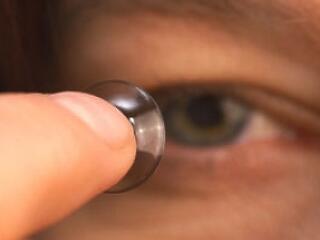 Veszélyes a netes kontaklencse