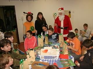 Fehér szakáll, piros kabát, zöld szemlélet