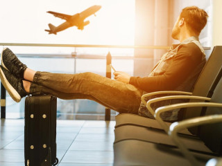 Mit tehetsz, ha késik a repülő? Így igényelhetsz jogszerű kártérítést és visszatérítést