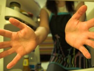 Nézd a kezeit, és megtudod, ha hazudik!