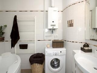 Ilyen egy elegáns fürdő - apró helyen