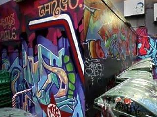 Cipőkrém és szimfónia a falakon