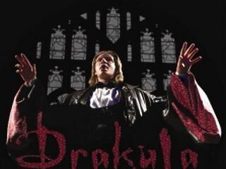 Válaszoljon és nyerjen  jegyet a Drakula című előadásra!