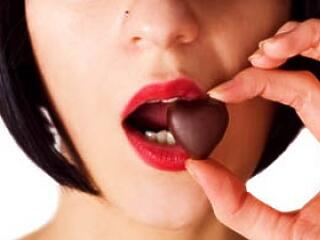 Döbbenet! 15 éves lány halt meg egy falat csokoládétól!