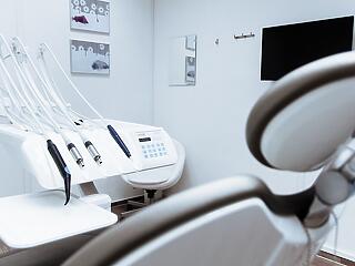 Dent-a-Lux fogászat: Rögzített a fogpótlás, szabad a választás