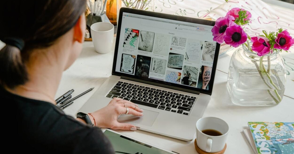 Tudatos digitális jelenlét: miért fontos az egyediség az online térben?