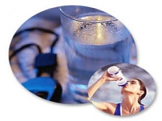 A palackot kinyitva: Igyunk vizet, Juditra!