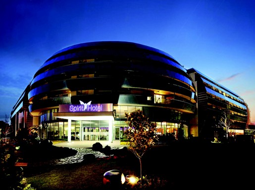Spirit Hotel külső éjszakai, Kép:Spirit
