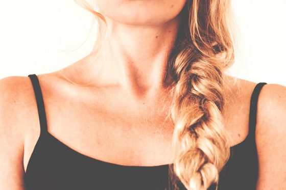 Pajzsmirigy, női nyak, Kép: PParchív