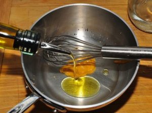 Így-készül-a-házi-vinaigrette-Kép-wikimedia.jpg