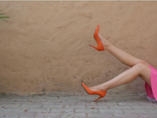 Női láb tűsarkúban, Kép: pexels