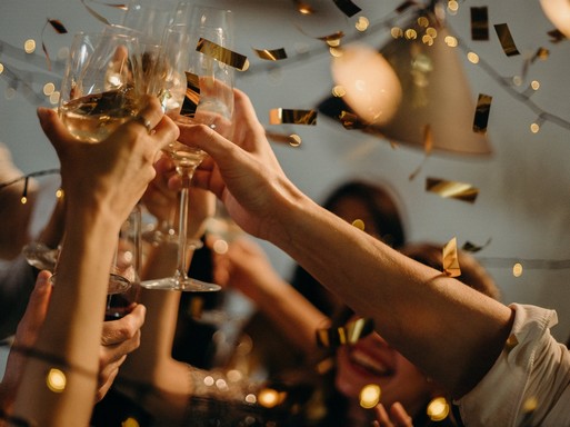 Szilveszteri pezsgős koccintás, Kép: sajtóanyag