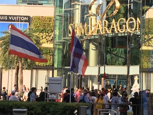 Bangkok megtelet, elegáns áruház szilveszterkor, Kép: Nagy Mariann