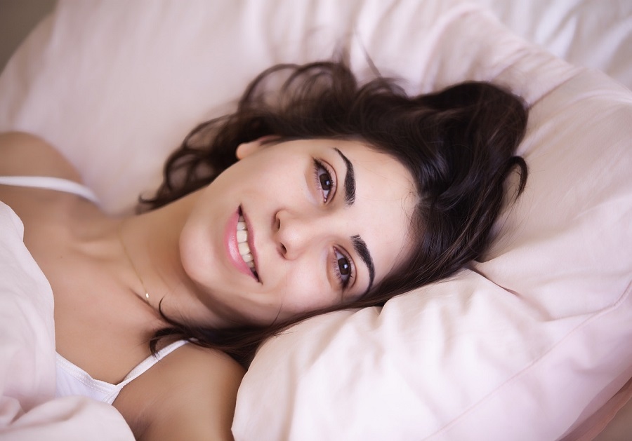 Nő ágyban, Kép: pixabay.com