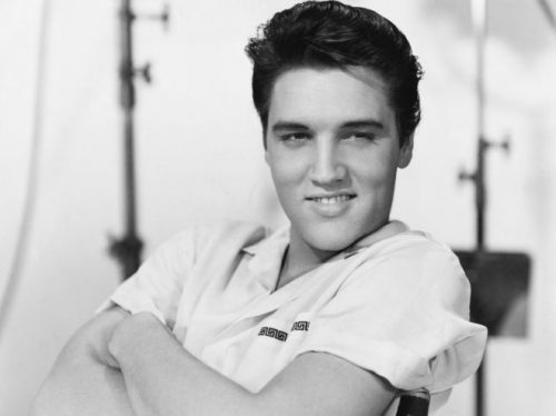 Elvis a Modern Screen magazinban még 1958-ból. Ezért a hajért fizettek a rajongók. (Forrás: archive.org)