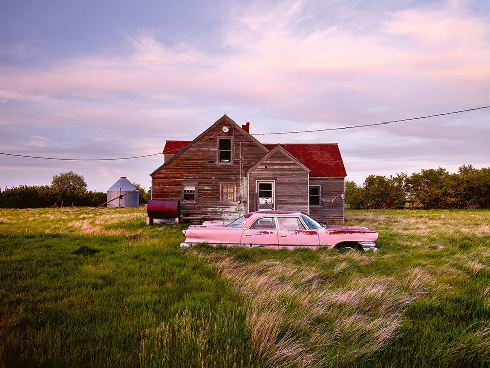 A fotóművész kedvence, ez a pink Dodge 1977 óta áll ugyanazon a helyen. Fotó: Dieter Klein/Teneuves via BBC