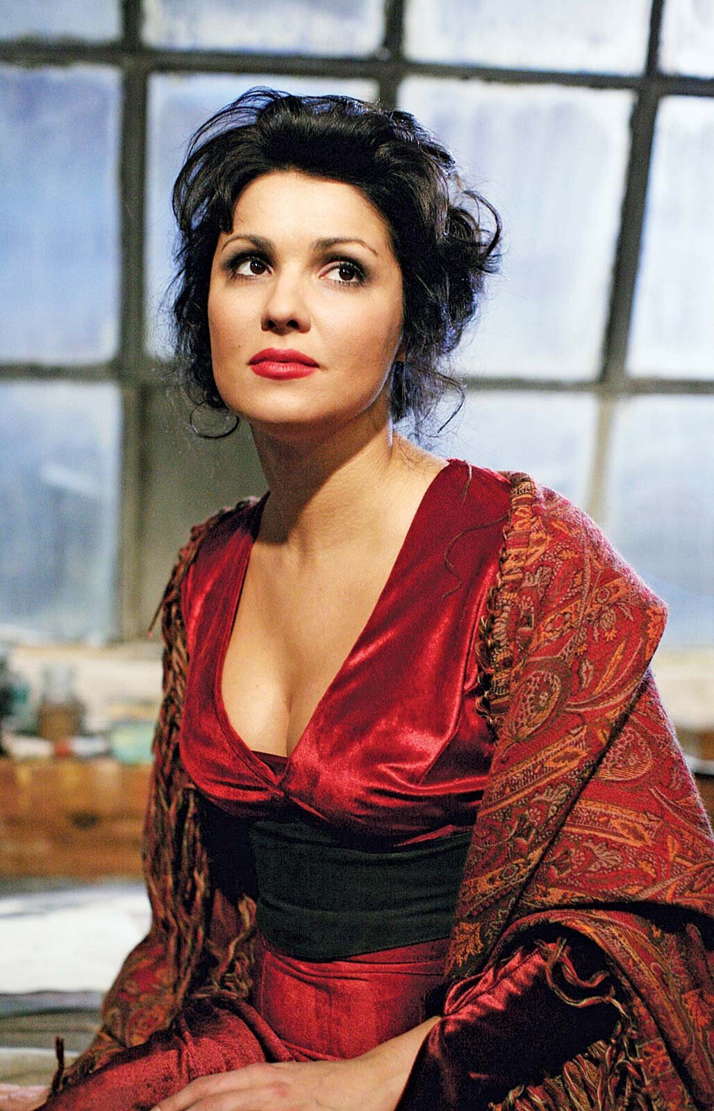 Anna Netrebko Mimi szerepében Puccini A bohémélet című operájában Kép: britannica.com