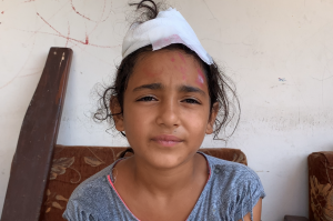 A 10 éves Mira Al Osman is megsérült, és édesapját várja haza a kórházból. Fotó: UNICEF