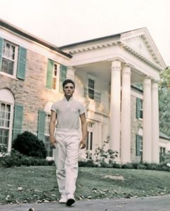 Elvis Gracelandben Fotó: Pinterest