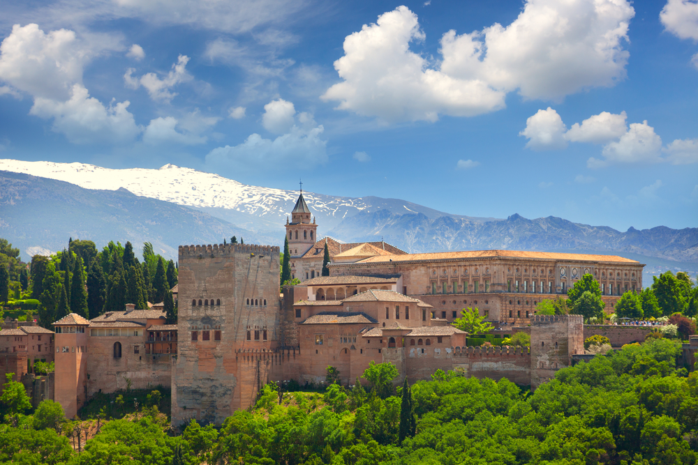 Granada-tavolban-a-hegyek