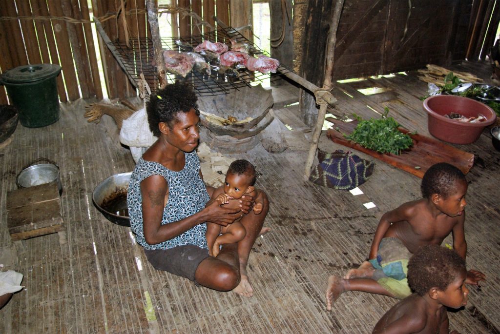 családi élet Papua Új-Guineában
