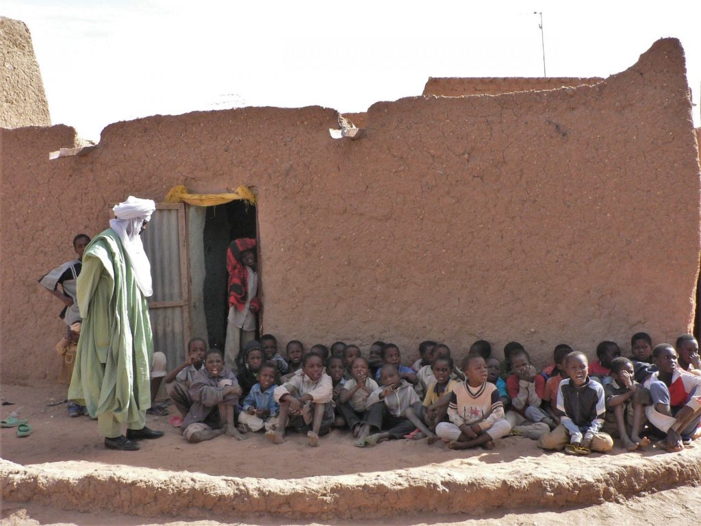 tuaregek földjén iskolás gyerekek
