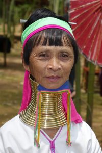 Hosszúnyakú hölgy Burmában