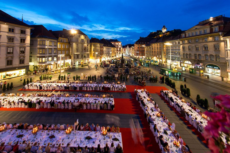 Graz hosszú asztal rendezvény