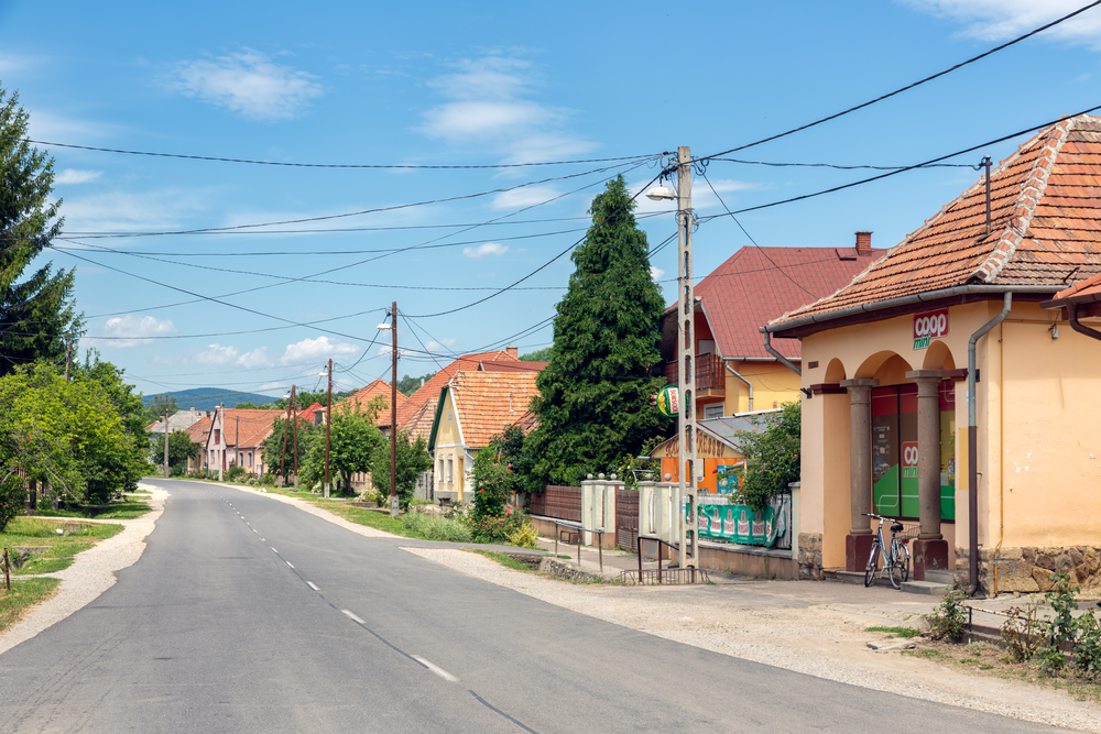 A falu főutcája