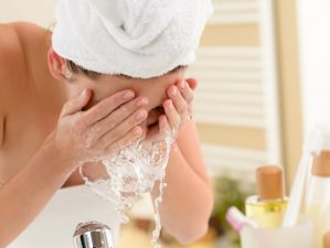 Arcmosási kisokos: ezért ne mosd meg az arcod a zuhany alatt