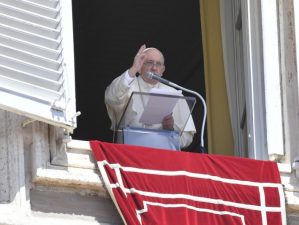 Ferenc pápa üzenete: az emberek békét akarnak