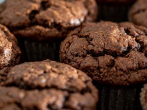 Ezt pakold az uzsidobozba: kakaós cukkinis muffin